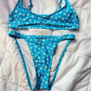 Blue w/dasies Aeropostale bikini set